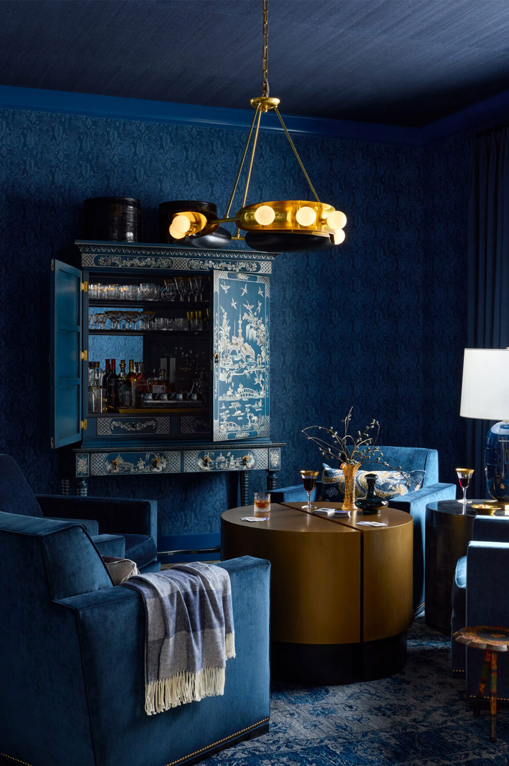 Pink-Pony-Blue-Lounge