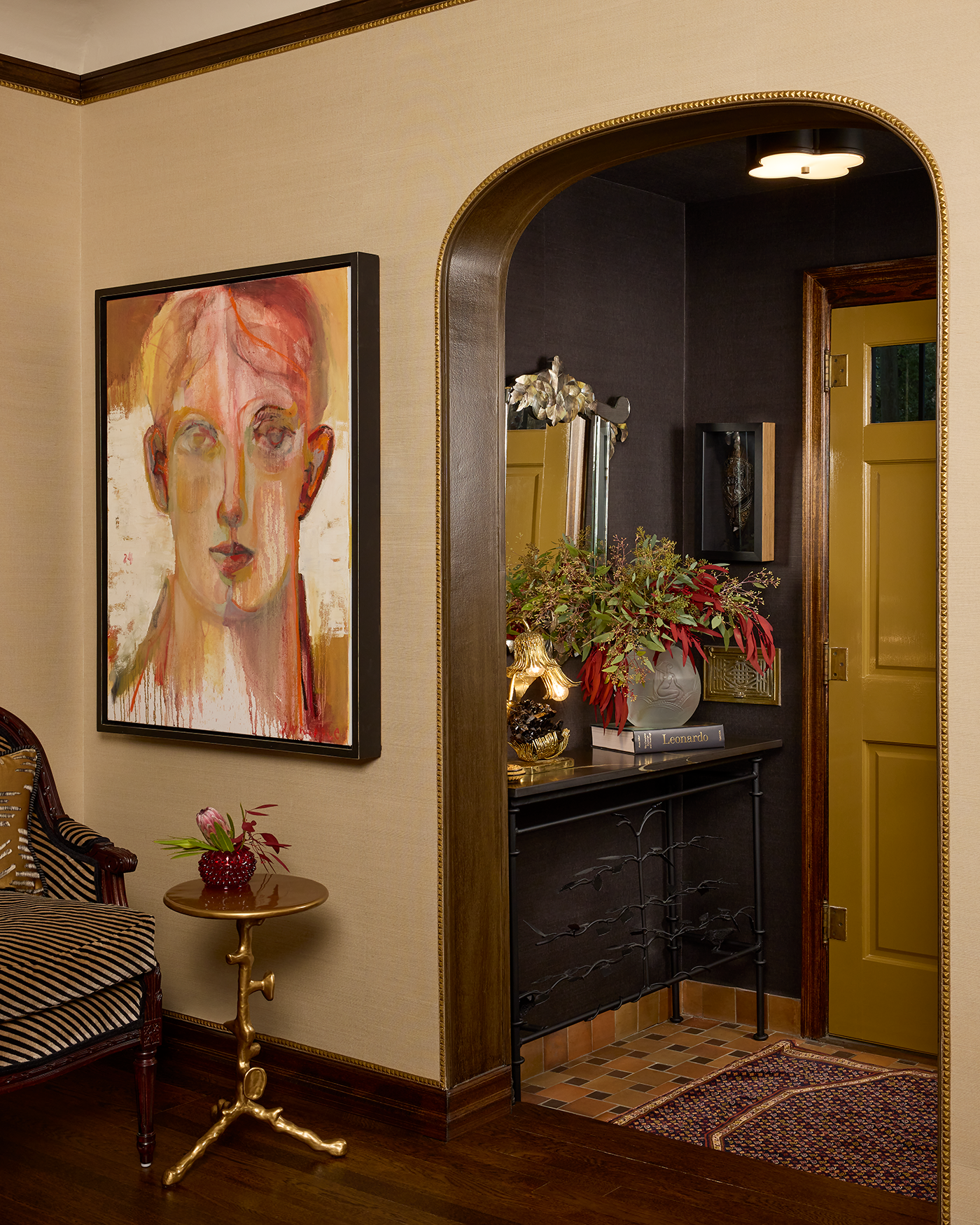 img - wall-mounted painting depicts a woman